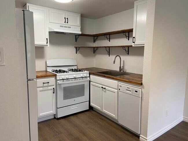 Foto del edificio - 2705 E 16th St
