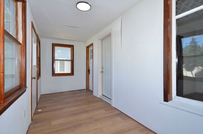 Foto del edificio - Beautiful Updated 5-Bed 2-Bath Home in NE Minneapolis!