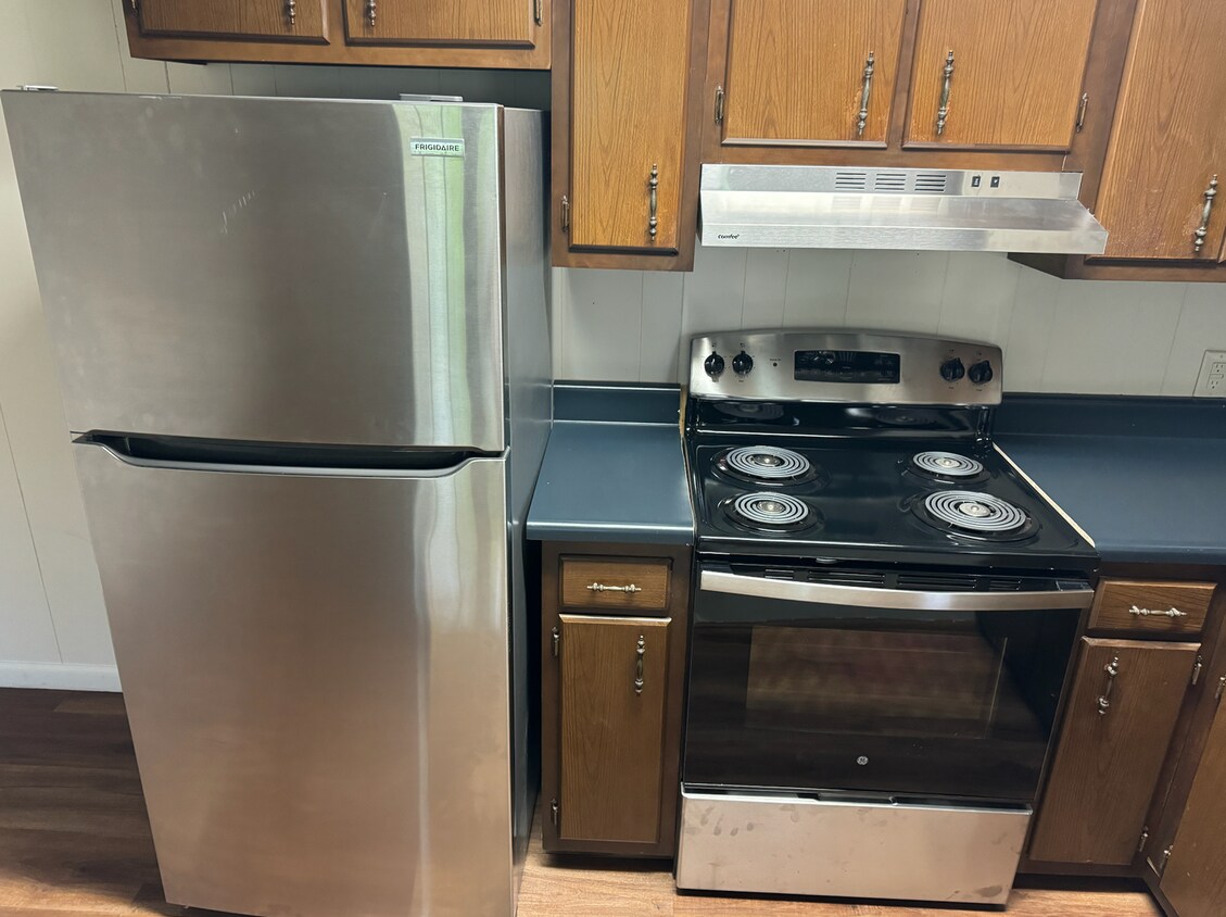 Building Photo - Upstairs apartment close to 40 with an interior refresh - updated floors paint and appliances
