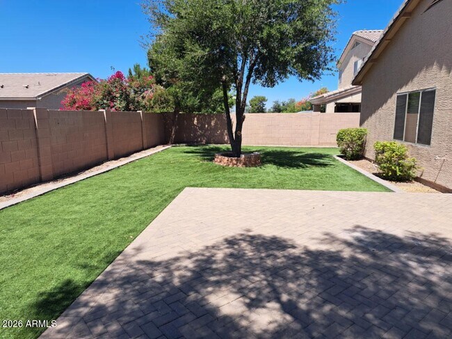 Building Photo - 2045 E Indian Wells Dr