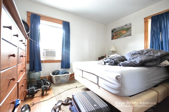 Building Photo - 24 S Crescent Circuit