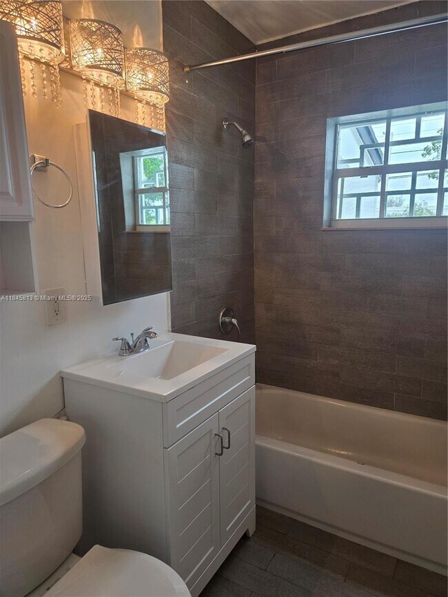 Foto del edificio - 15721 NW 17th Ct