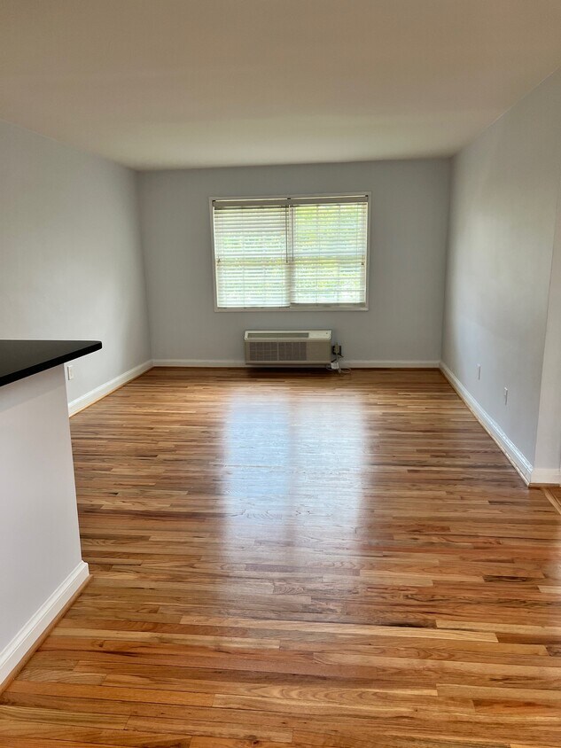 Living Room - 1708 W Abingdon Dr