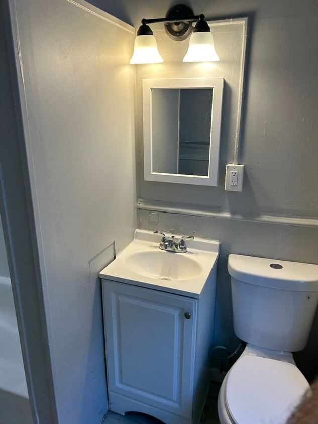 Foto principal - Recently Renovated 3 BR, 1 Bath Norristown...