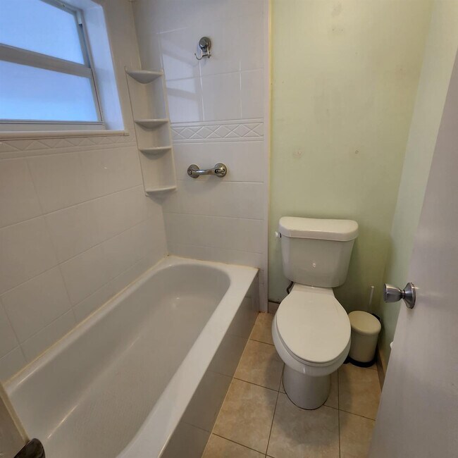 Building Photo - 9430 Poinciana Pl