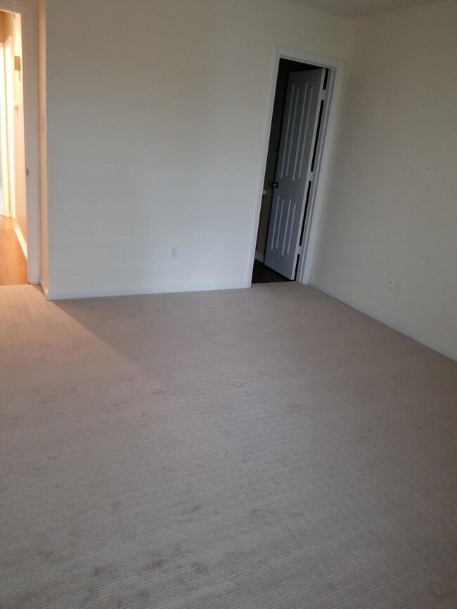 Building Photo - 605 Ragan Rd