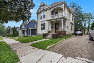 Building Photo - 528 S 5th Ave