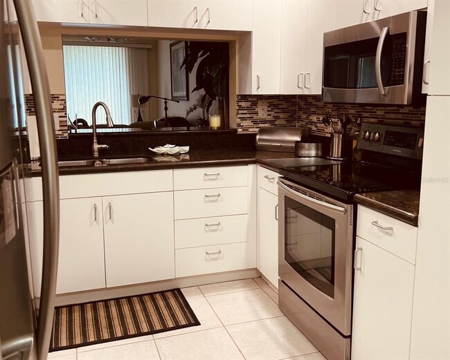 Foto del edificio - 9620 Club S Cir