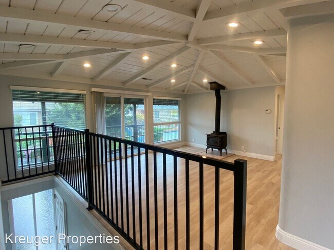 Building Photo - 3 br, 4 bath House - 17 Sunset Drive, Upst...