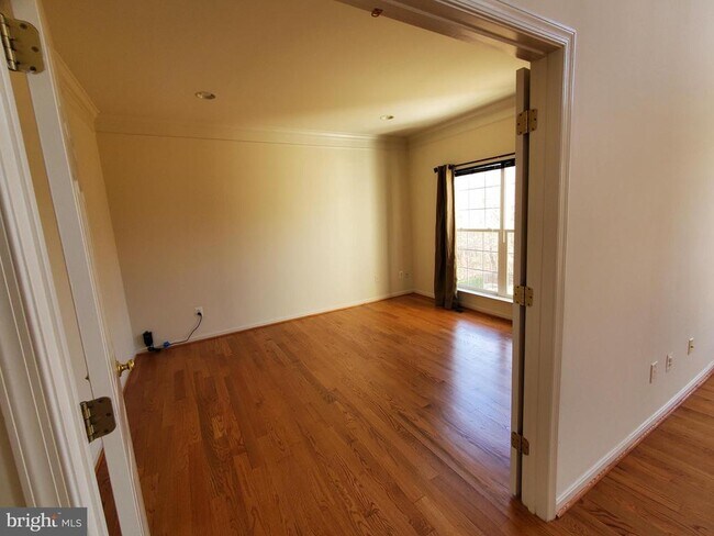 Foto del edificio - 8444 Summer Breeze Pl