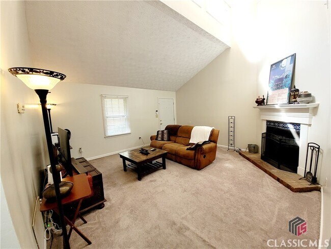 Foto del edificio - 340 Timothy Rd