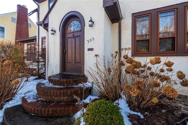 Foto del edificio - 305 Castlebar Rd