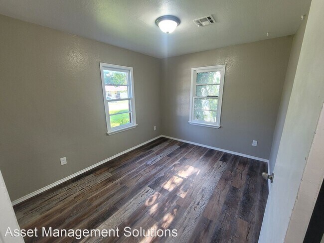 Building Photo - 3 br, 1 bath House - 4128 SE 43rd St.