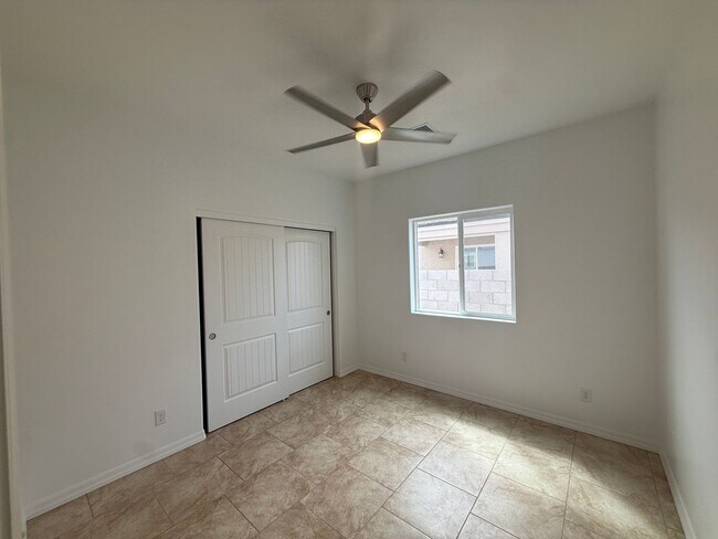 Building Photo - 3595 N Verdugo Rd
