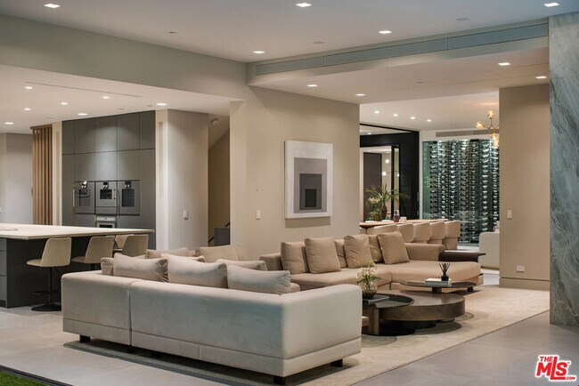 Foto del edificio - 982 Stone Canyon Rd