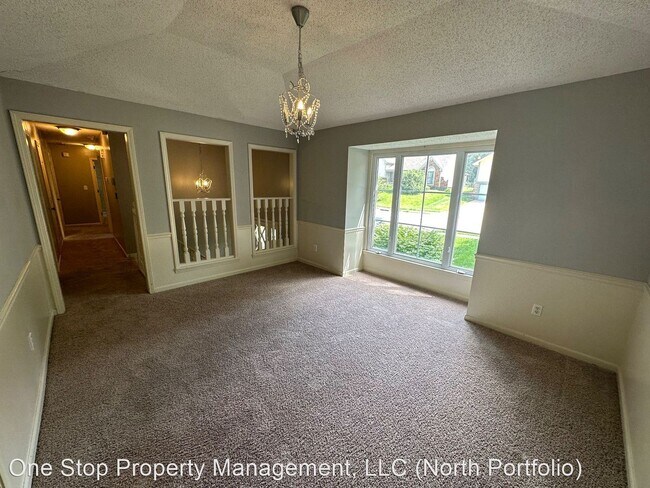 Building Photo - 4 br, 2.5 bath House - 3032 NE 73rd Terr