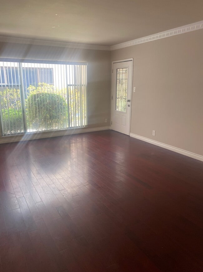 Building Photo - 7921 Crenshaw Blvd