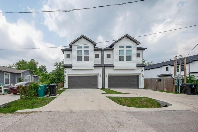 Building Photo - 907 Pollard St