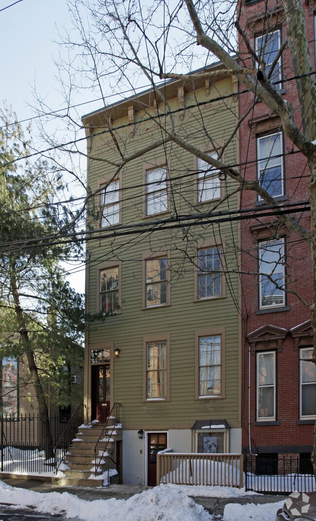 Foto principal - 245 5th St