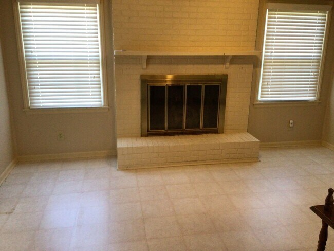 Building Photo - Spacious Ranch Home on 2.35 Acres – Private Setting with Endless Potential