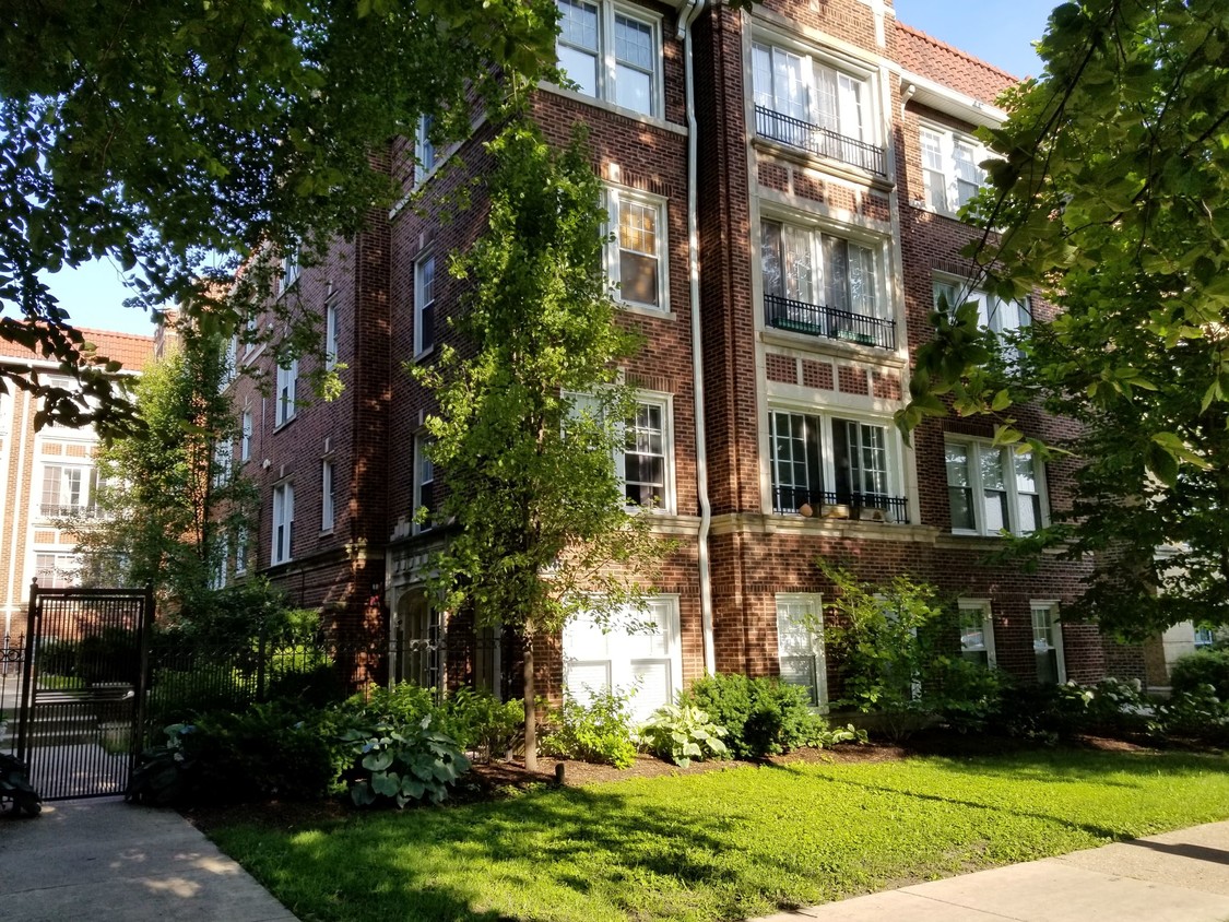 Clyde court condominiums outlet evanston il 60202