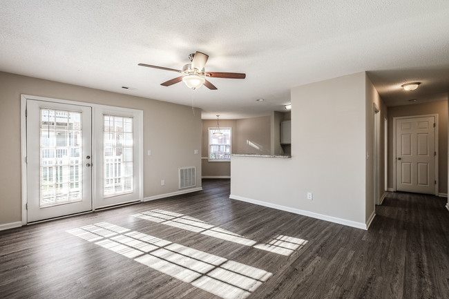 Building Photo - The Oaks Apartments