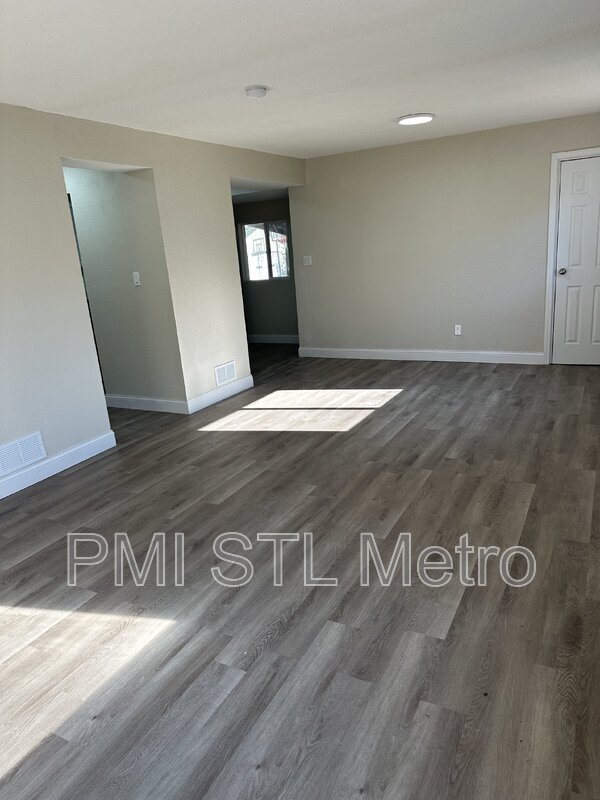 Building Photo - 127 Brigadoon Cir