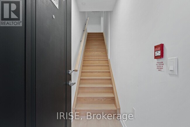 Photo du bâtiment - 485-485 Logan Ave