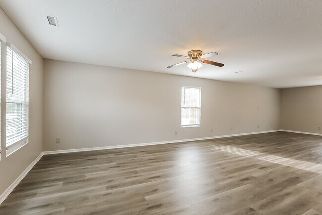 Foto del edificio - 8158 Retreat Ln