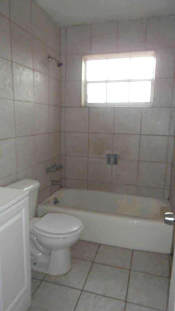 Foto del edificio - Single-Family Home – 4BR/2BA – Corner Lot, Large Fenced Yard, NO HOA