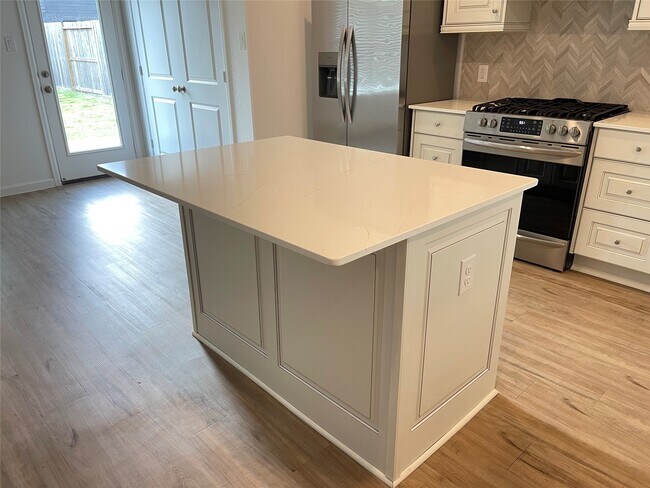 Foto del edificio - 2706 Lemonwood Ln
