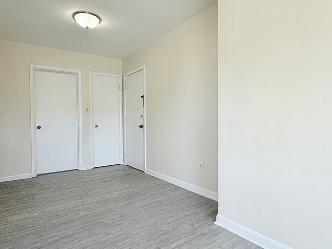 Building Photo - 1590 Ouellette Ave