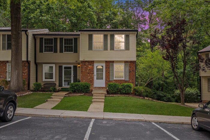 Primary Photo - Beautifully Renovated Townhome For Rent In...