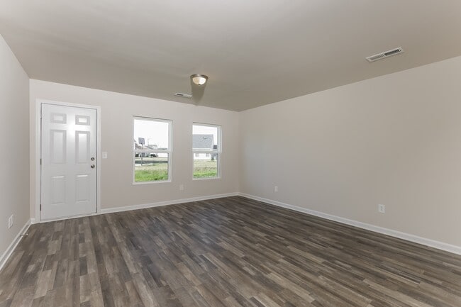 Building Photo - 1225 Zoysia Dr