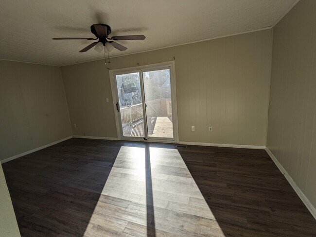 Foto del edificio - 728 Johahn Dr