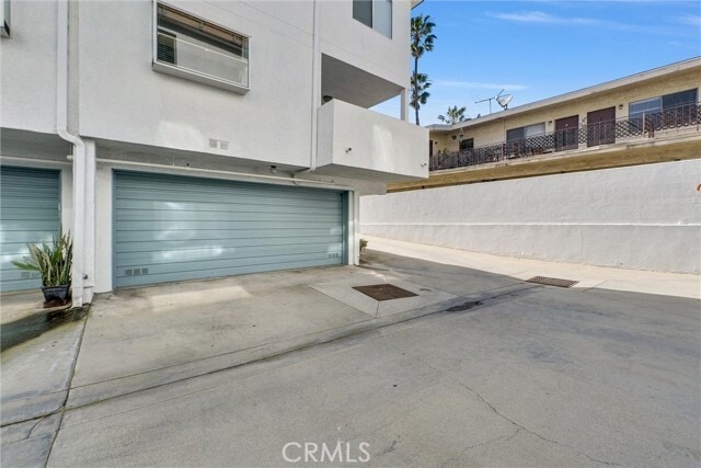 Building Photo - 200 N Catalina Ave