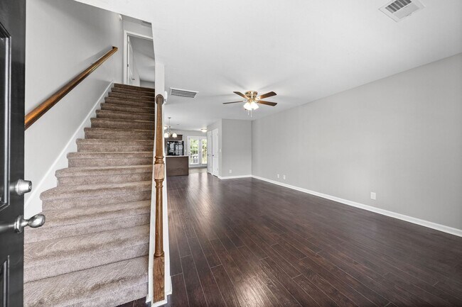 Foto del edificio - Luxury Living at it's best! 2 Bed 2 1/2 Bath condos near I-24