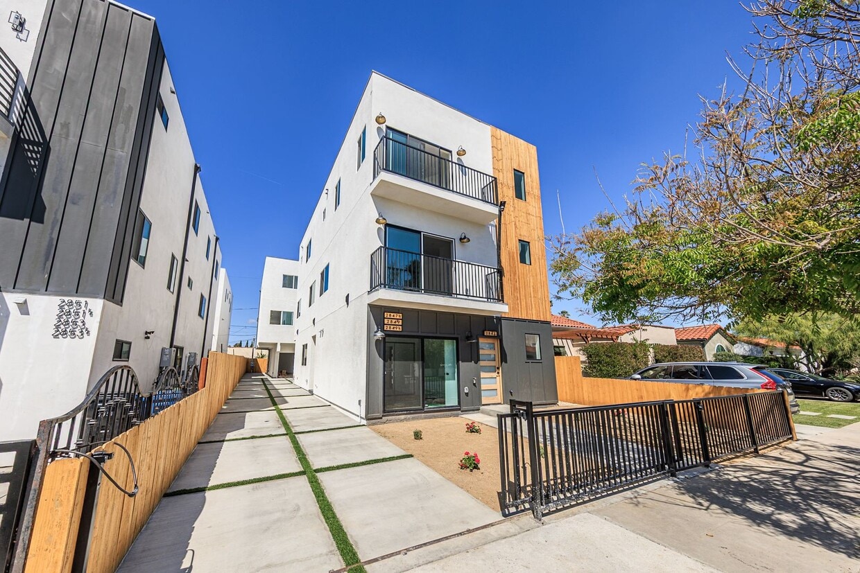 Photo - 2847 S. Victoria Ave.