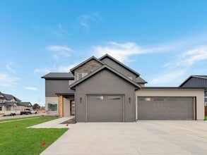 Building Photo - 819 N Danville Ave