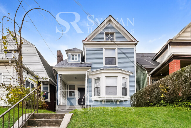 Building Photo - Feel right at home in this charming 3 bedr...