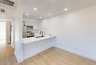 Building Photo - 2739 E Tamarisk Ave