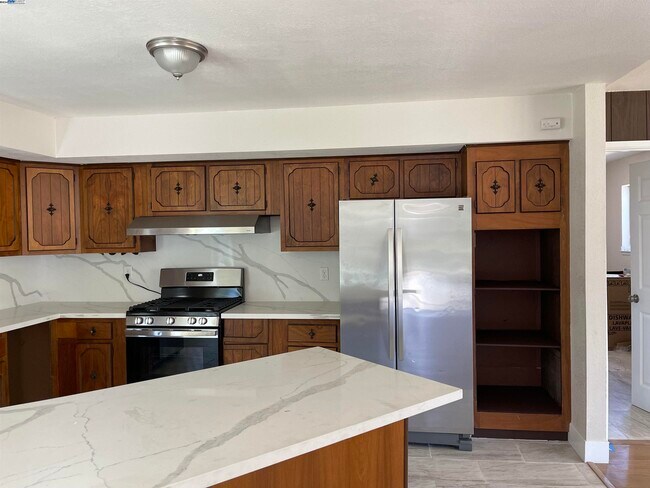 Building Photo - 838 Cherry Way