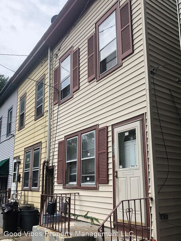 3 br, 1 bath House 535 Lamberton St House for Rent in Trenton, NJ