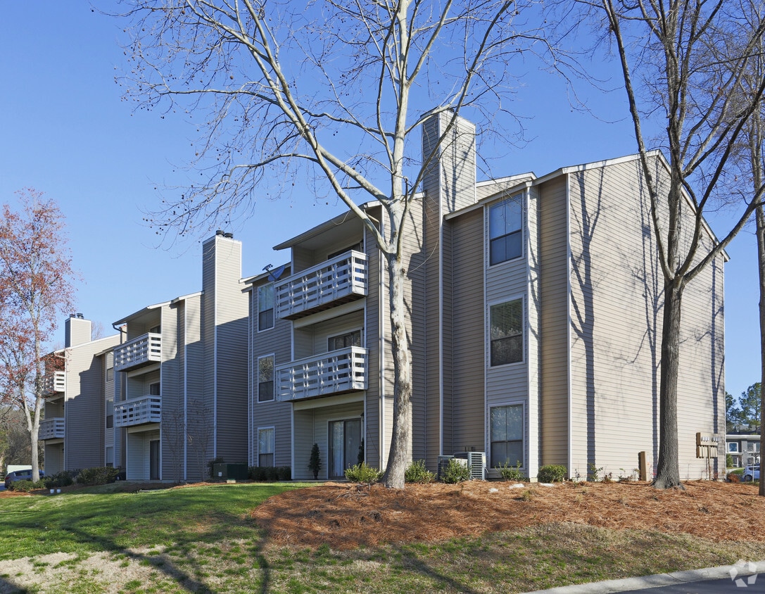 Sardis Place at Matthews by Cortland Alquileres en Matthews, NC