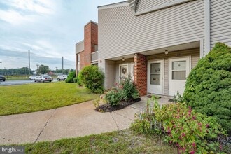 Building Photo - 254 Vail Ct