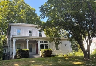 Building Photo - 89 Smith Clove Rd