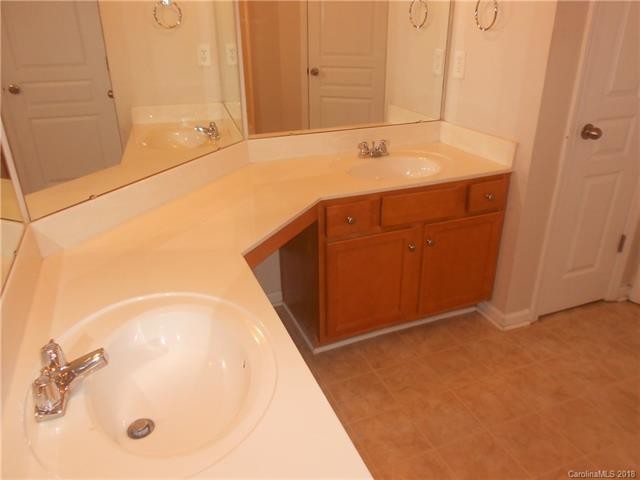 Foto del edificio - 13429 Calloway Glen Dr