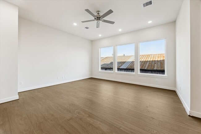 Building Photo - 408 N Stiles St