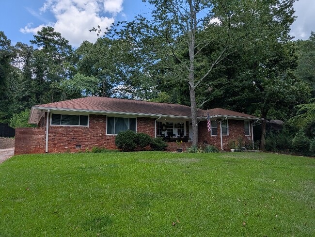 Building Photo - 2176 W Ponce de Leon Ave