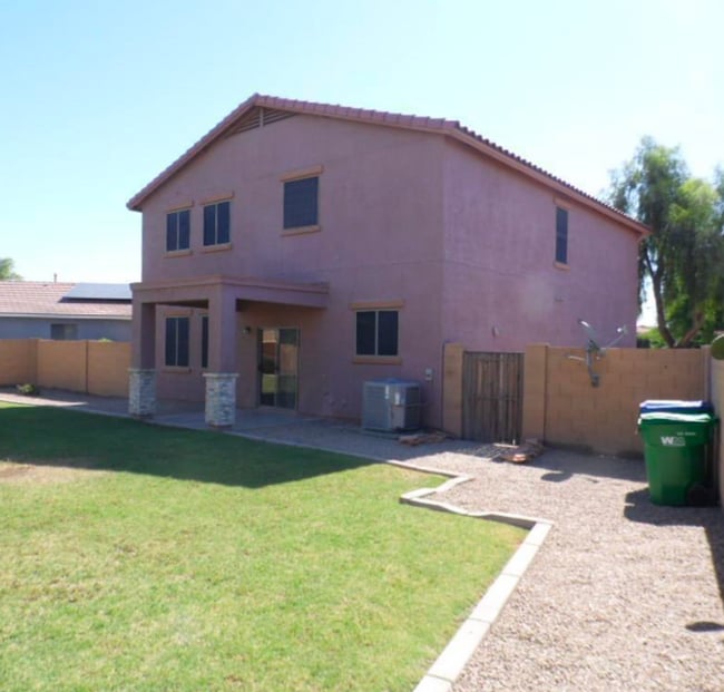 Foto del edificio - Beautiful remodel! Don't miss out on this one!